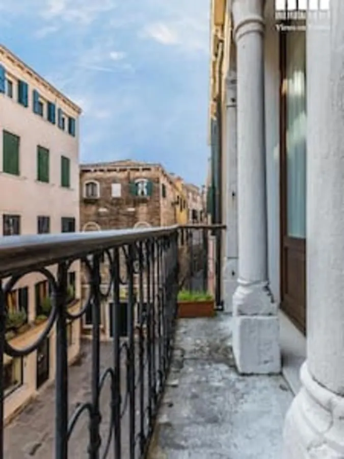 Ca' Grassi 2 Charming Balcony Apartman Velence Olaszország